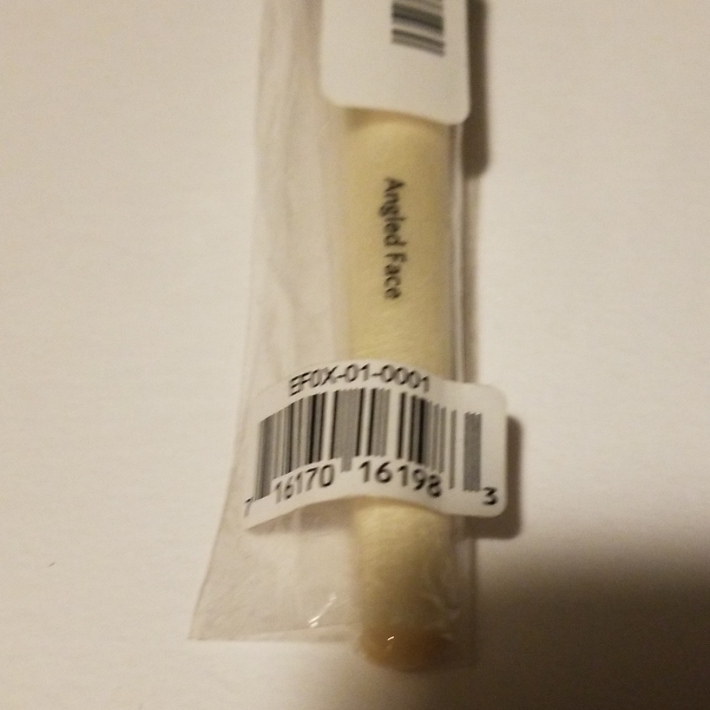 Last one! Bobbi Brown Angled Face Brush - Picture 3 of 4